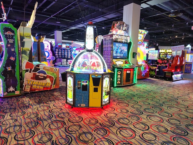 Round1 Bowling & Arcade - South Portland