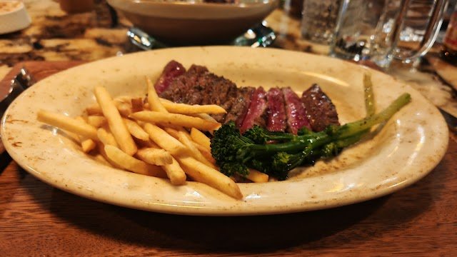Bako's Resto.Lounge