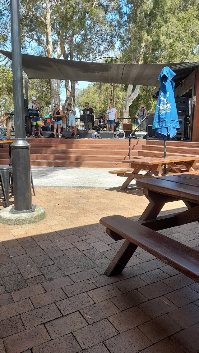 Lakeside Tavern Forster