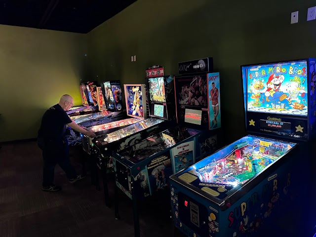 Lumberjack Johnny's Appleton - Axe Throwing & Pinball