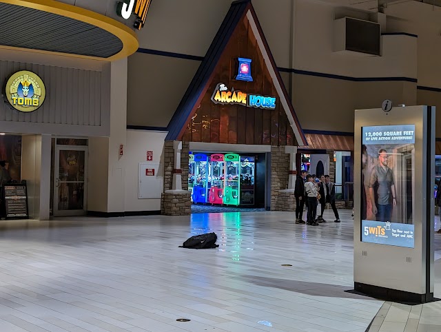 The Arcade House (Palisades Center)