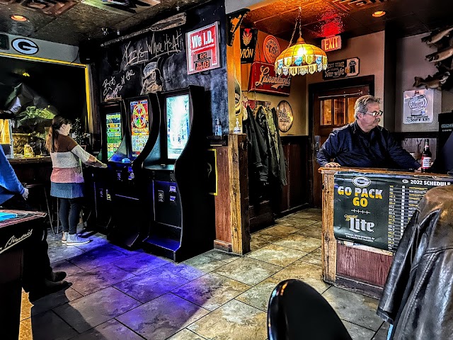 Izzy's Dockside Diner & Pub