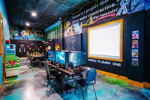 Retro Social Freeplay Arcade