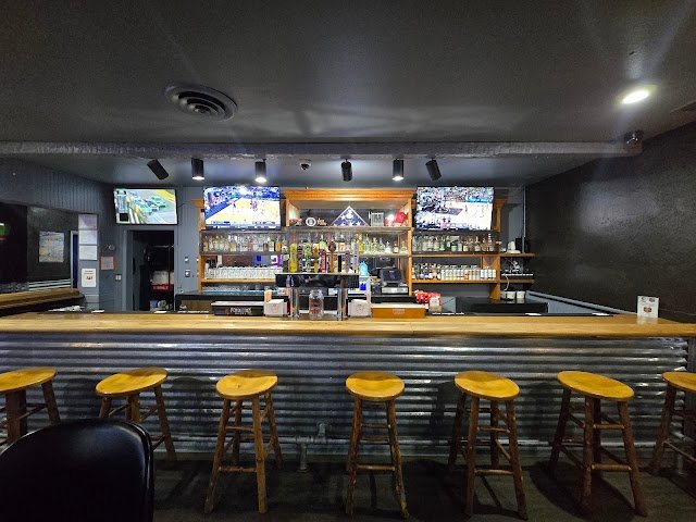 Pit Stop Sports Bar & Grill