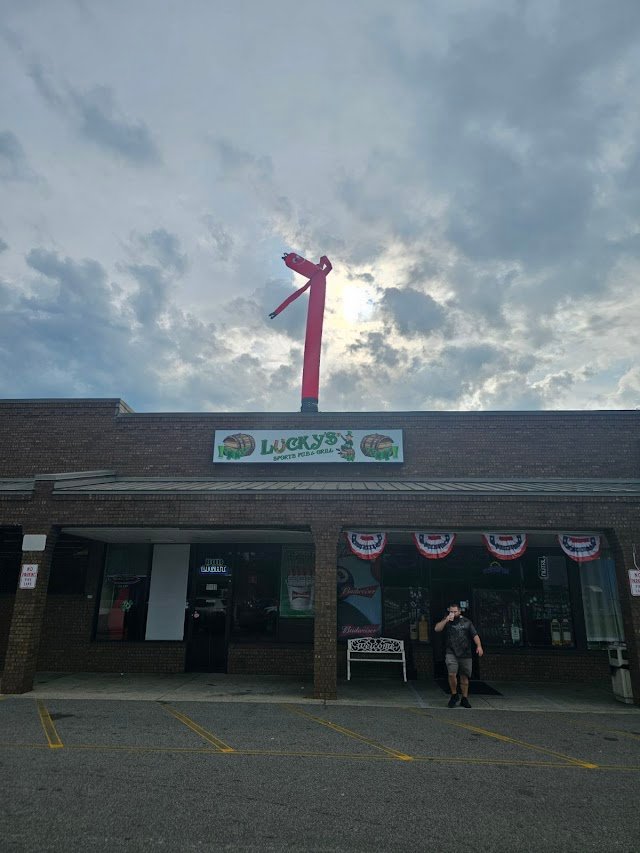 Lucky's Sports Pub & Grill