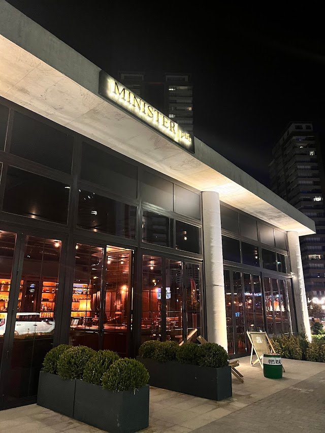 Minister Pub