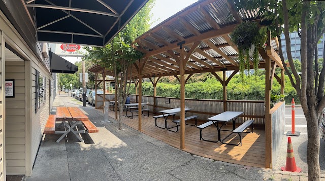Yur's Bar & Grill