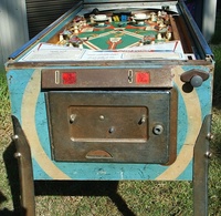 Image # 28546: Grand Slam Cabinet - Front 
(The color of the curved stripes do not match the game flyer and likely have faded.)