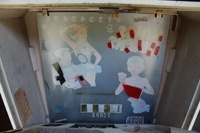 Image # 54262: Kings & Queens Inside Backbox 
(The backglass has been touched up. This image shows how the glass is mounted in the backbox.)