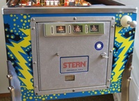 Image # 34163: Lightning Front 
(Although the coin door has been repainted, this image is retained to show the original unrepainted cabinet art.)