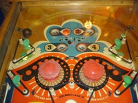 Image # 24144: Band Leader Upper Playfield 
(This game should use white rubber rings. The five posts below the pop bumpers incorrectly share a single rubber ring.)