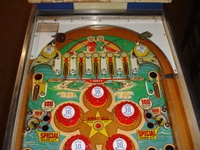 Image # 48723: North Star Sample Game - Upper Playfield 
(The two passive bumpers at the very top of the playfield have blue skirts. Their caps should also be blue. Cabinet has partial serial number ending with '076 S'.)