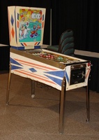Image # 48729: North Star Sample Game - Full View 
(The two passive bumpers at the very top of the playfield have blue skirts. Their caps should also be blue. The backglass has red fade. Cabinet has partial serial number ending with '076 S'.)