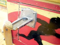 Image # 47177: Punchy Coin Chute 
(Serial number 19588.)