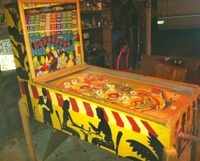 Image # 55292: Rondeevoo Cabinet - Left 
(The original style of flippers on the game shown here have been replaced with a later style of flipper.)