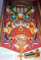 Image # 5529: Royal Flush Playfield 
(The colors of the pop bumper platters are not original to this game.)