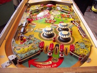 Image # 69106: Safari Playfield - Downfield View 
(The factory passive bumper between the flippers has been replaced by a pop bumper. Serial number 1354.)
