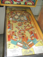 Image # 19648: Wizard! Playfield 
(Double Bonus insert is green.)