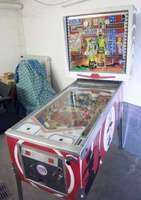 Image # 64447: Gun Men Cabinet - Full View 
(This game has the modified playfield.)