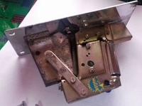 Image # 68700: Hockey Girl Coin Mechanism - Back 
(Serial number 619 22 18 5.)