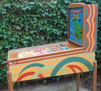 Image # 59945: College Daze Cabinet - Right 
(This game has a repainted backglass but is included here to show its other features. The left flipper should be white. Serial number 013073CD.)