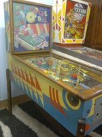 Image # 56441: Cue Ball Cabinet - Left 
(The coin door on this game is not original.)