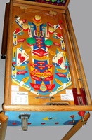 Image # 33678: El Paso Playfield 
(The original color of the flippers is red.)